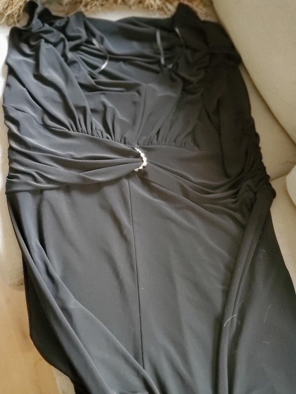 Elegant Black Ruched Evening Dress with Center Accent